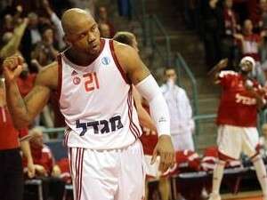 ברנדון האנטר, אתמול במלחה. כדורסל טוב ברנדון האנטר, אתמול במלחה. כדורסל טוב