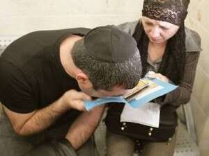הוריו של ליאון קלנטרוב בבית המשפט הוריו של ליאון קלנטרוב בבית המשפט