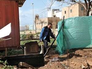 כתב מעריב חוצה את הגדר הפרוצה במעון מצפה ים כתב מעריב חוצה את הגדר הפרוצה במעון מצפה ים