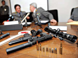 חלק מאמצעי הלחימה שנתפסו במילאנו, אתמול חלק מאמצעי הלחימה שנתפסו במילאנו, אתמול