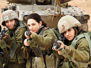 לוחמות מתנדבות מחו לוחמות מתנדבות מחו