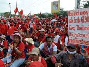 נאמני ראש ממשלת תאילנד המודח בעצרת. נאמני ראש ממשלת תאילנד המודח בעצרת.