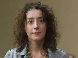 מצויינת בחוץ, פחות פה. ג'יין אדמס מצויינת בחוץ, פחות פה. ג'יין אדמס