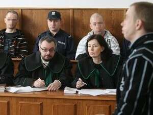 שלושת הנאשמים בגניבת השלט מאושוויץ. שלושת הנאשמים בגניבת השלט מאושוויץ.