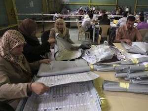 ספירת קולות בבחירות בעיראק. ספירת קולות בבחירות בעיראק.