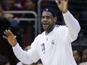 לברון ג'יימס. פגישה עם הרב ישעיהו יוסף פינטו לברון ג'יימס. פגישה עם הרב ישעיהו יוסף פינטו