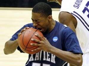 ג'ורדן קרופורד מזאבייר במהלך ההפסד לקנזס ג'ורדן קרופורד מזאבייר במהלך ההפסד לקנזס