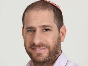 קואצ'ר חרדתי ונפלא. חנוך דאום קואצ'ר חרדתי ונפלא. חנוך דאום