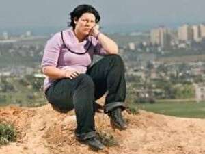 גלית על רקע העיר עזה. ''לא רק גלעד שליט שבוי בעזה, גם הבנות שלי'' גלית על רקע העיר עזה. ''לא רק גלעד שליט שבוי בעזה, גם הבנות שלי''