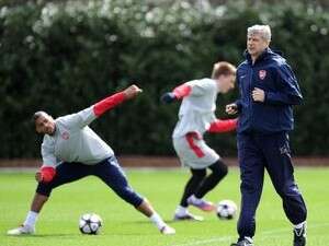 ונגר באימון ארסנל. ונגר באימון ארסנל.