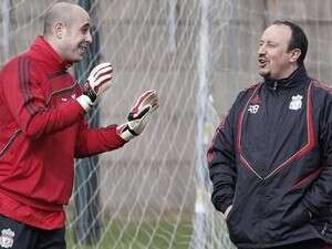 בניטס עם השוער פפה ריינה, ישנה מערך? בניטס עם השוער פפה ריינה, ישנה מערך?