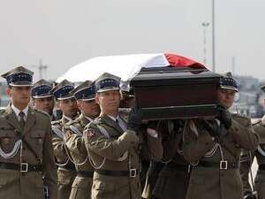 ארונו של קצ'ינסקי לאחר החזרה. ארונו של קצ'ינסקי לאחר החזרה.