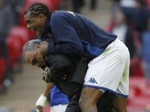 פרדריק פיקיונה קופץ על אברהם גרנט. אירופה כבר מחכה? פרדריק פיקיונה קופץ על אברהם גרנט. אירופה כבר מחכה?