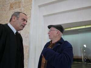 ליאון איווניר עם עורך דינו שלמה אייגנר ליאון איווניר עם עורך דינו שלמה אייגנר