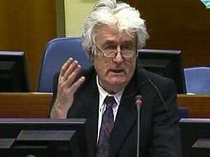 קרדז'יץ' בבית הדין. קרדז'יץ' בבית הדין.