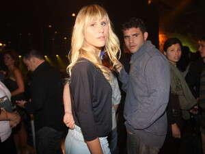 אלין לוי. ומי יעשה לה בייביסיטר? אלין לוי. ומי יעשה לה בייביסיטר?