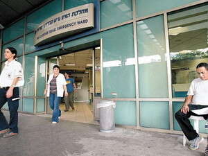 הכניסה לחדר המיון בבית החולים איכילוב הכניסה לחדר המיון בבית החולים איכילוב