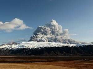 התפרצות הר הגעש אייפייליוקול באיסלנד. התפרצות הר הגעש אייפייליוקול באיסלנד.