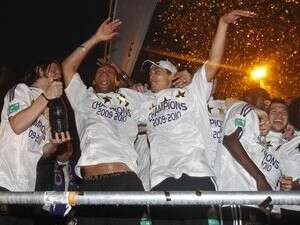 שחקני אנדרלכט חוגגים אליפות שחקני אנדרלכט חוגגים אליפות