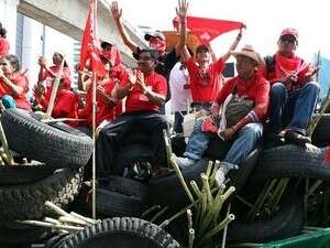 מפגיני ''החולצות האדומות'' בבנגקוק. מפגיני ''החולצות האדומות'' בבנגקוק.
