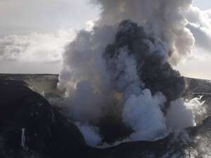 העננים מהר הגעש אייפייליוקול באיסלנד. העננים מהר הגעש אייפייליוקול באיסלנד.