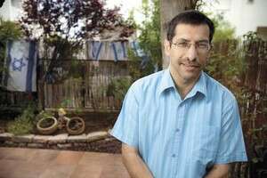 חייב לנצל את הדקנציה לשיפור שירותי הדת, אורבך. חייב לנצל את הדקנציה לשיפור שירותי הדת, אורבך.