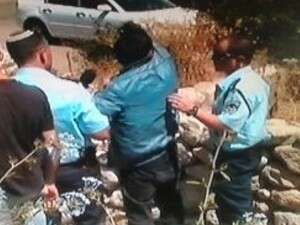 גוטלייב במהלך השחזור המשטרתי. גוטלייב במהלך השחזור המשטרתי.