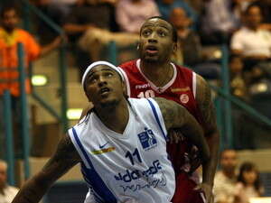 עומאר סניד מול דיון דאוול עומאר סניד מול דיון דאוול