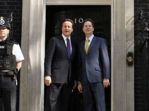 קמרון וקלג בכניסה לדאונינג 10. קמרון וקלג בכניסה לדאונינג 10.