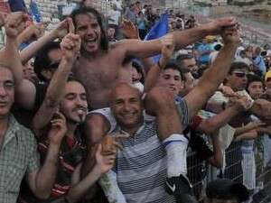ג'וני טננבאום חוגג עם האוהדים, היום ג'וני טננבאום חוגג עם האוהדים, היום