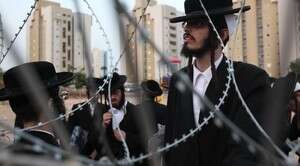 הפגנת חרדים נגד פינוי הקברים ממתחם בית החולים ברזילי הפגנת חרדים נגד פינוי הקברים ממתחם בית החולים ברזילי