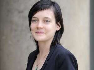 קלוטילד רייס בכניסה לארמון הנשיאות בפריז. קלוטילד רייס בכניסה לארמון הנשיאות בפריז.