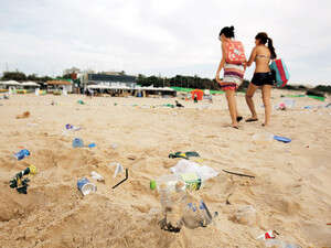 חוף הים מטונף. אפס דגלים? חוף הים מטונף. אפס דגלים?