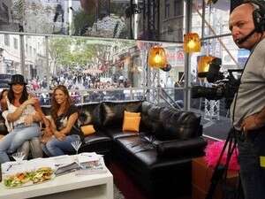 האולפן השקוף בכיכר ציון. לירושלמים עדיין אכפת מאלירז האולפן השקוף בכיכר ציון. לירושלמים עדיין אכפת מאלירז