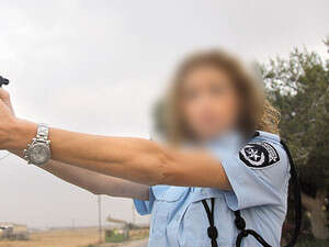 השוטרת הנאבקת מול הרשויות השוטרת הנאבקת מול הרשויות