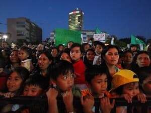 ילדי עובדים זרים בעצרת מחאה על הכוונה לגרשם מתחומי ישראל. ילדי עובדים זרים בעצרת מחאה על הכוונה לגרשם מתחומי ישראל.