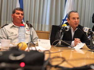 ברק ואשכנזי במסיבת העיתונאים, היום. ברק ואשכנזי במסיבת העיתונאים, היום.