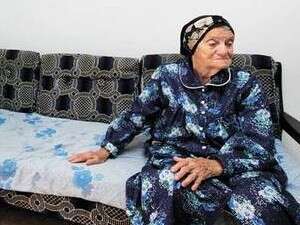 שוורץ בדירתה אתמול. שוורץ בדירתה אתמול.