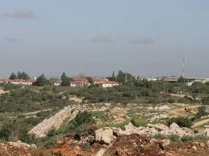 קיבוץ פלך והשטח בו יתיישבו הצעירים. קיבוץ פלך והשטח בו יתיישבו הצעירים.