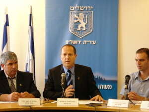 מוטי חזן, ניר ברקת וקובי כחלון מציגם את התוכנית החדשה מוטי חזן, ניר ברקת וקובי כחלון מציגם את התוכנית החדשה