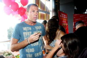 מקס שפקס. און דה פייסבוק. מקס שפקס. און דה פייסבוק.