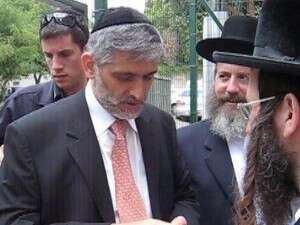 השר אלי ישי מגיע לאדמו''ר מסלונים. השר אלי ישי מגיע לאדמו''ר מסלונים.