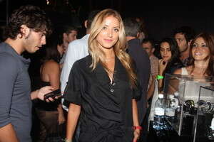 מירית וקנין. אש על הגולשת. מירית וקנין. אש על הגולשת.