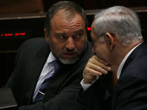 בנימין נתניהו ואביגדור ליברמן בכנסת. בנימין נתניהו ואביגדור ליברמן בכנסת.