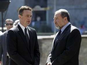 אביגדור ליברמן ואייוויס רוניס בפתח פגישתם בריגה אביגדור ליברמן ואייוויס רוניס בפתח פגישתם בריגה