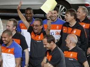 לפחות הם קיבלו זאת בהבנה. המשלחת ההולנדית עוברת מלון לפחות הם קיבלו זאת בהבנה. המשלחת ההולנדית עוברת מלון