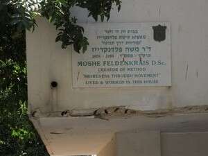 פרוג 27. כאן גר ממציא שיטת הפלדנקרייז פרוג 27. כאן גר ממציא שיטת הפלדנקרייז