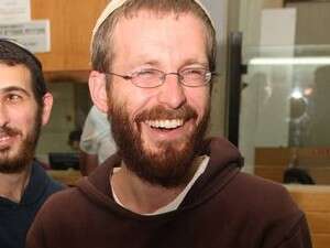 פרלמן בחודש אפריל 2010, לאחר מעצרו בחשד לתלייה בלתי חוקית של כרוזים. פרלמן בחודש אפריל 2010, לאחר מעצרו בחשד לתלייה בלתי חוקית של כרוזים.