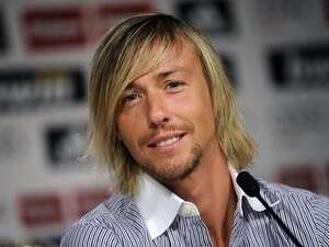 גוטי, הערב במסיבת העיתונאים. לא קל גוטי, הערב במסיבת העיתונאים. לא קל