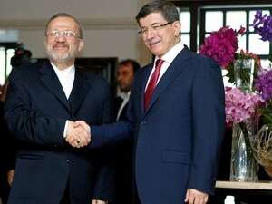 שר החוץ הטורקי עם עמיתו האיראני. שר החוץ הטורקי עם עמיתו האיראני.